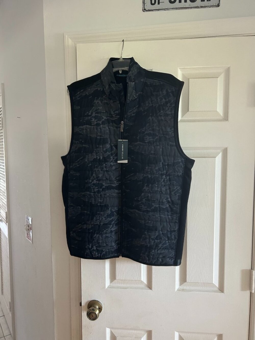 Perry Ellis Vest Men' Size XLGray Black Camo Quilted Full Zip Mock Neck Athletic